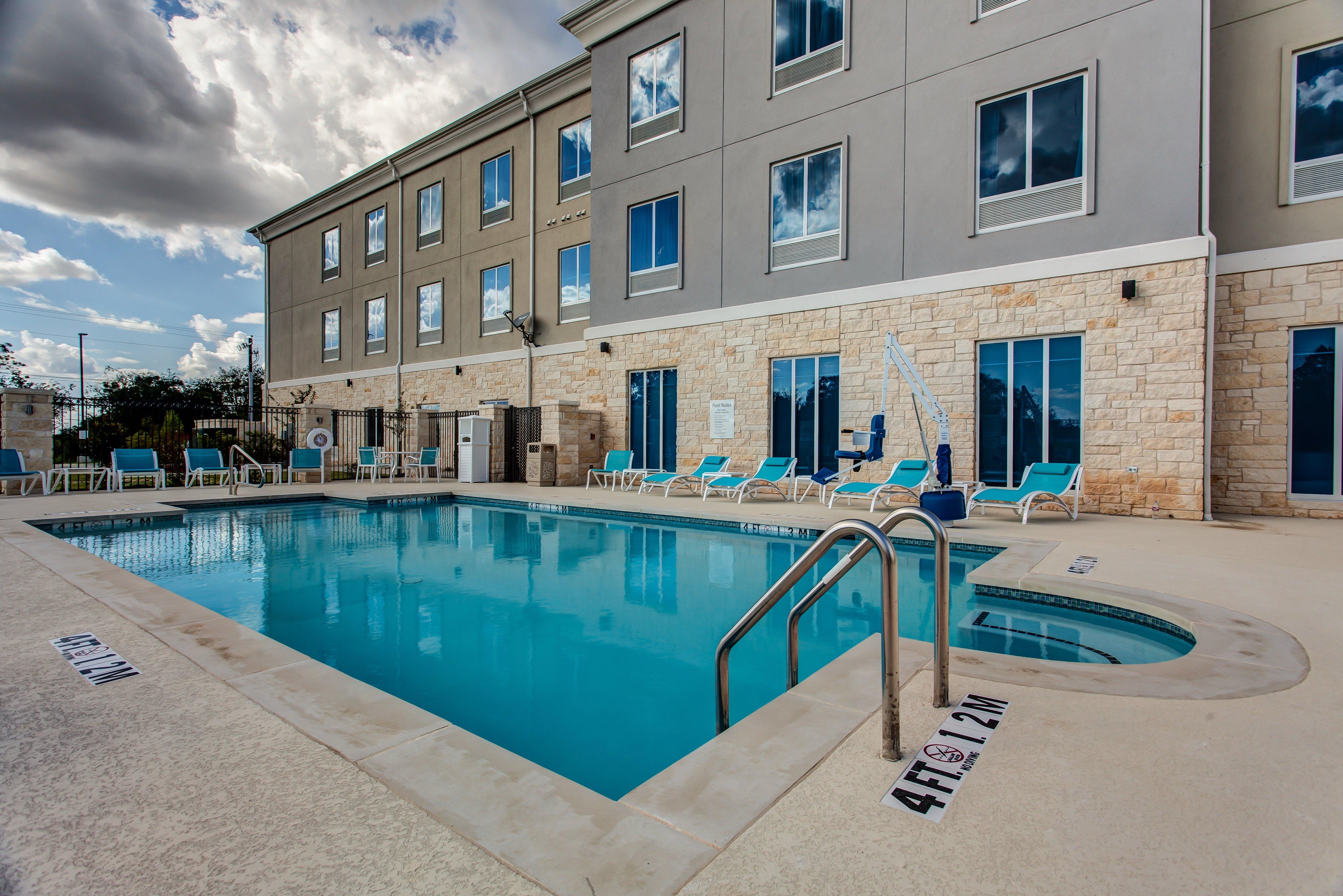 Holiday Inn Express & Suites Gatesville - N. Ft Hood, An Ihg Hotel Bagian luar foto